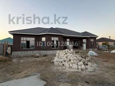 Отдельный дом · 4 комнаты · 350 м² · 10 сот., мкр Жулдыз-2, Тынышбай оразов 55 за 29.5 млн ₸ в Атырау