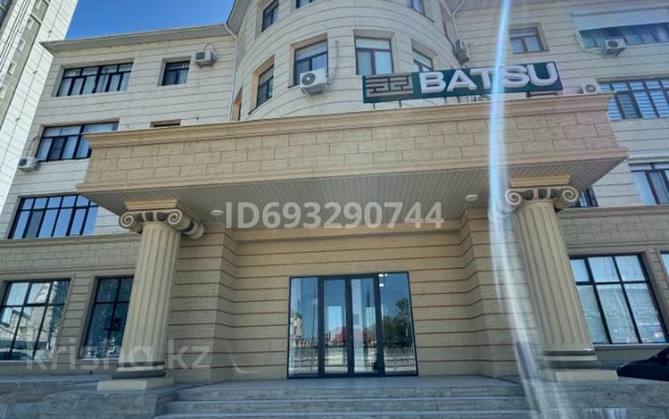 Офисы, салоны красоты • 200 м² за 1.3 млн 〒 в Шымкенте, Аль-Фарабийский р-н — фото 19
