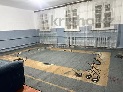Отдельный дом · 3 комнаты · 120 м² · 7 сот., мкр Центральный, Каженбаев 28 — Пересечение ул.Махамбета, рядом с ул. Чехова за 150 000 ₸ в Атырау