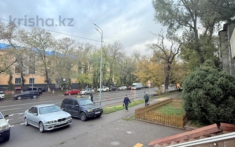 Свободное назначение, офисы, магазины и бутики, салоны красоты, медцентры и аптеки, образование, кабинеты и рабочие места, студии · 134 м² за ~ 1.5 млн 〒 в Алматы, Алмалинский р-н — фото 2