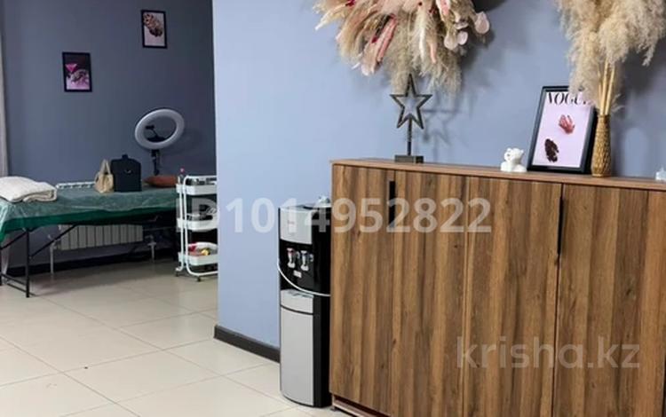 Салоны красоты · 60 м² за 150 000 ₸ в Караганде, Казыбек би р-н — фото 2