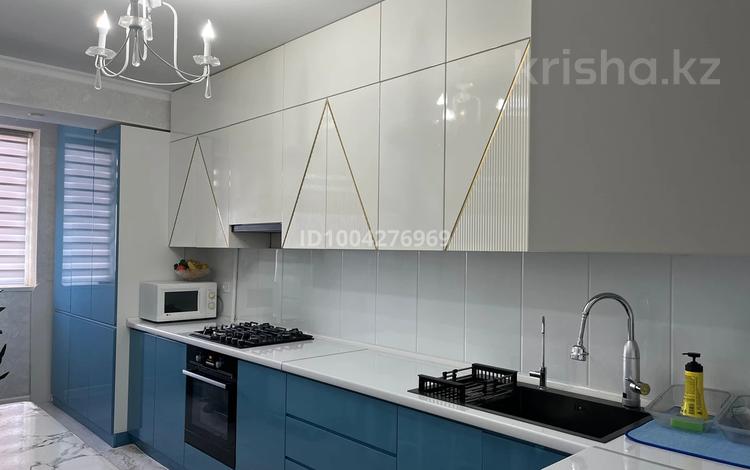 3-комнатная квартира · 68.5 м² · 3/4 этаж, 5мкр 67 за 25 млн ₸ в Жанаозен — фото 2