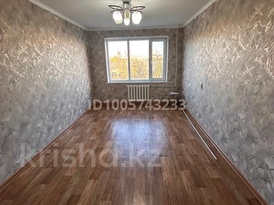 2-комнатная квартира · 54 м² · 4/5 этаж, мкр 8, Братьев жубановых 283/2 — Рынок Алтай за 16.5 млн 〒 в Актобе