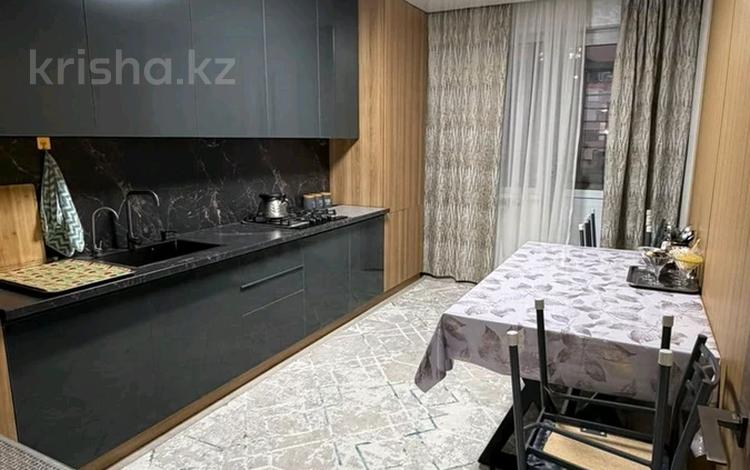 3-комнатная квартира · 78 м² · 2/5 этаж, Улы дала 48 — 15 микрорайон обкомовский дом за 29.5 млн ₸ в Таразе — фото 2