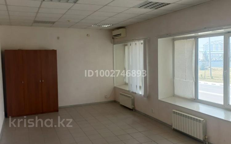 Кабинеты и рабочие места · 33 м² за 99 000 ₸ в Костанае, 6-й микрорайон — фото 2