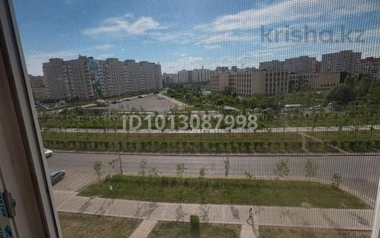2-бөлмелі пәтер · 58 м² · 4/10 қабат, Жургенова 28/1, бағасы: 32 млн ₸ в Астане, Сарайшык р-н — фото 3