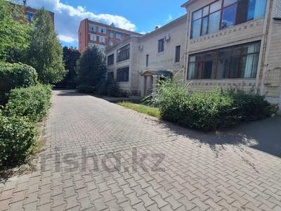 4-комнатная квартира · 426 м² · 1/2 этаж, пр.Н.Назарбаева за 150 млн 〒 в Уральске