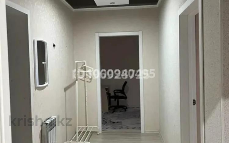 2-комнатная квартира · 65 м² · 6/6 этаж, мкр Строитель — СОШ №9 за 27 млн 〒 в Уральске — фото 2