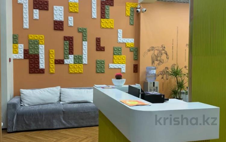 Свободное назначение, офисы, магазины и бутики, салоны красоты, фитнес и спорт, медцентры и аптеки, образование, студии · 400 м² за ~ 4 млн ₸ в Алматы, Бостандыкский р-н — фото 35