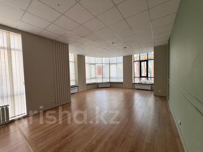 Свободное назначение, офисы, магазины и бутики, склады, салоны красоты, фитнес и спорт, медцентры и аптеки, образование, развлечения, конференц-залы, кабинеты и рабочие места, студии · 860 м² за 8.6 млн ₸ в Астане