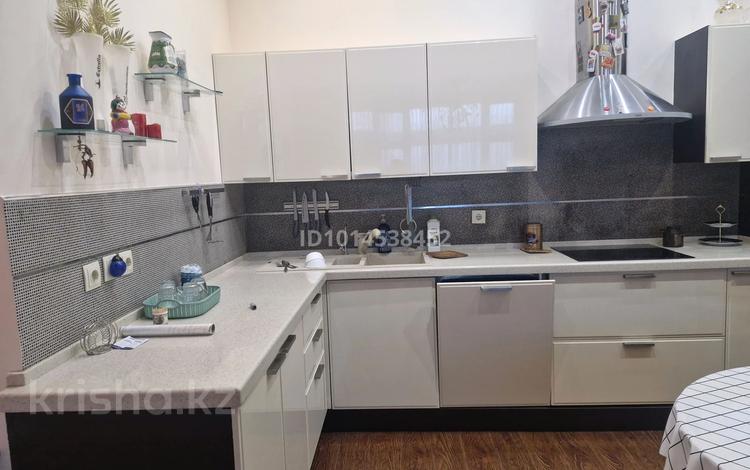 4-комнатная квартира · 160 м² · 1/3 этаж, Динмухаммед Кунаев 12 за 750 000 ₸ в Астане, Есильский р-н — фото 2