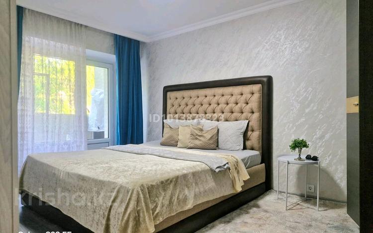 2-бөлмелі пәтер · 50 м² · 2/4 қабат, Абылайхана 23 — Райымбека, бағасы: 18 000 ₸ в Алматы, Алмалинский р-н — фото 2