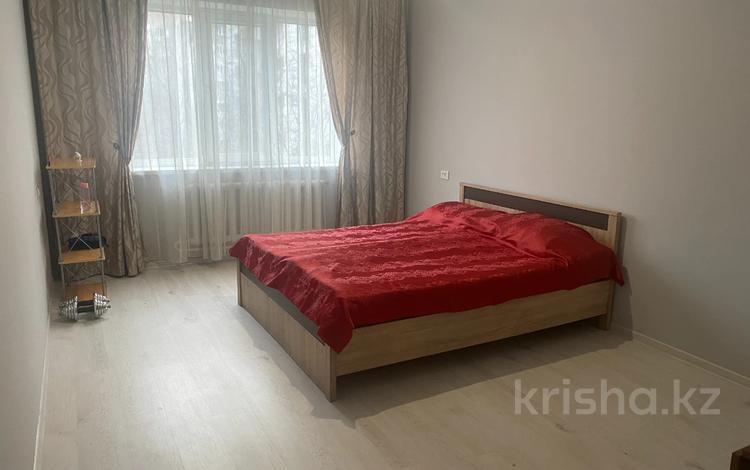 1-комнатная квартира, 40 м², 6/9 этаж помесячно, Казыбек би — Муканова за 200 000 〒 в Алматы, Алмалинский р-н — фото 2