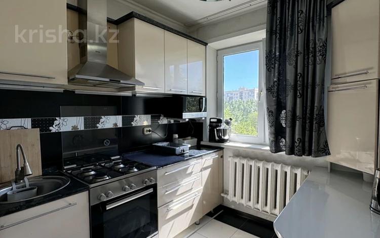 3-бөлмелі пәтер · 62 м² · 5/5 қабат, Строителей 17, бағасы: 22 млн ₸ в Караганде, Казыбек би р-н — фото 2