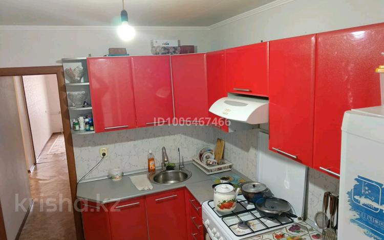 3-бөлмелі пәтер · 63 м² · 5/5 қабат, мкр 4, каратюбинская 30, бағасы: 22 млн ₸ в Уральске — фото 2