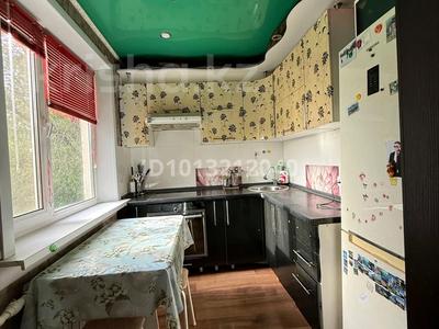 3-комнатная квартира · 62 м² · 3/5 этаж, Майкудук, Майкудук, 15й микрорайон 25 за 17 млн ₸ в Караганде, Алихана Бокейханова р-н