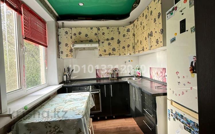 3-комнатная квартира · 62 м² · 3/5 этаж, Майкудук, Майкудук, 15й микрорайон 25 за 17 млн ₸ в Караганде, Алихана Бокейханова р-н — фото 2