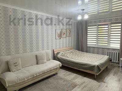 1-комнатная квартира · 30.6 м² · 4/5 этаж, Маметова за 10.6 млн 〒 в Уральске