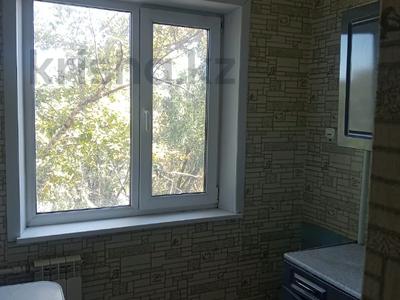 2-бөлмелі пәтер, 44 м², 4/5 қабат, Майкудук, 15й микрорайон, бағасы: 11 млн 〒 в Караганде, Алихана Бокейханова р-н