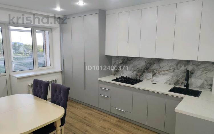 1-комнатная квартира · 55 м², мкр. Алтын орда за 160 000 ₸ в Актобе — фото 3