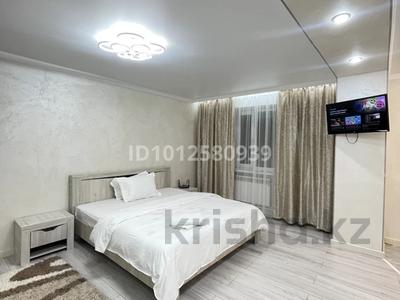 1-бөлмелі пәтер · 40 м² · 4/5 қабат, Казбек би 103 — Центральный гостраном, Областной Акимат, проспект Абая, бағасы: 2 000 ₸ в Таразе