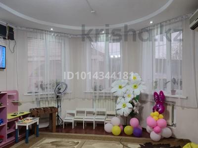 Отдельный дом · 9 комнат · 300 м² · 5 сот., мкр Думан-1 за 1.8 млн ₸ в Алматы, Медеуский р-н