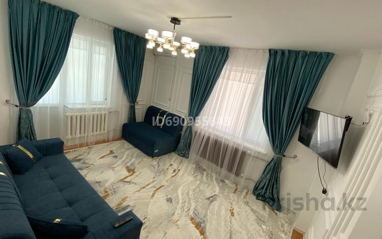 2-бөлмелі пәтер, 150 м², 6/6 қабат тәулігіне, Скаткова 112 — ЖК Самал, бағасы: 20 000 〒 в  — фото 2