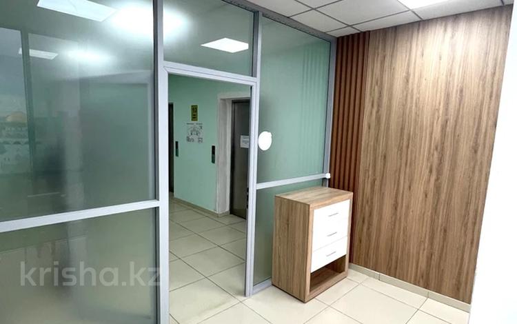 Еркін, кеңселер, дүкендер мен бутиктер, қоймалар, білім орталықтары, ойын-сауық, кабинеттер және жұмыс орындары, студиялар · 12 м², бағасы: 140 000 ₸ в Астане, Есильский р-н — фото 2