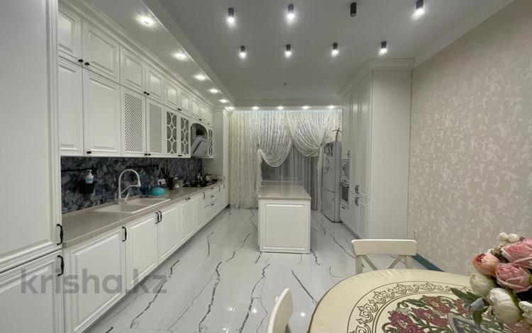 4-комнатная квартира · 195 м² · 6/9 этаж, мкр. Алтын орда, Тауелсиздик за 79.9 млн ₸ в Актобе — фото 2