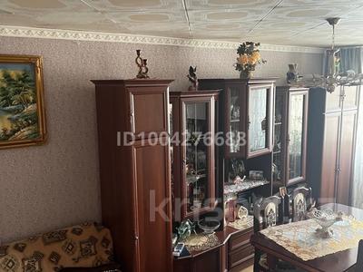 2-комнатная квартира · 45 м² · 3/5 этаж, Майкудук, 15й микрорайон 25 за 11.5 млн 〒 в Караганде, Алихана Бокейханова р-н