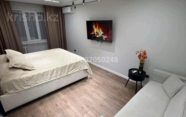 1-комнатная квартира · 40 м² · 1/5 этаж, мкр 5, Есет батыра 107/1 — Сзади Т/Д ЖАНАР , Вечный огонь за 10 000 ₸ в Актобе — фото 2