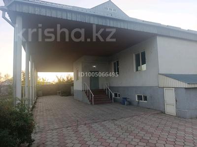 Отдельный дом · 3 комнаты · 240 м² · 10 сот., Досумова 4 — Рядом школа Гани Муратбаева за 30 млн 〒 в Шу