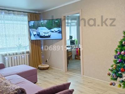 2-комнатная квартира, 43 м², 2/4 этаж, Косарева 36 за 12.5 млн 〒 в Усть-Каменогорске, Ульбинский