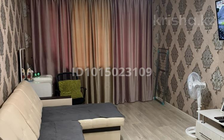 1-комнатная квартира · 32 м² · 5/5 этаж, Пришахтинск, 22й микрорайон 11 за 10 млн ₸ в Караганде, Алихана Бокейханова р-н — фото 2