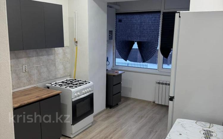 1-комнатная квартира · 43.6 м² · 3/3 этаж, юго восток — сзади Дина за 16 млн ₸ в Уральске — фото 2