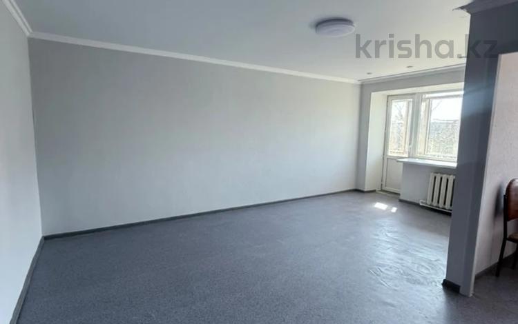 1-комнатная квартира · 31.9 м² · 5/5 этаж, Майкудук, 12й микрорайон за 8 млн ₸ в Караганде, Алихана Бокейханова р-н — фото 2