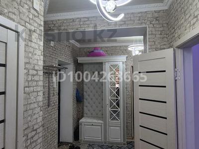 Аренда квартир в Кызылординской обл.: 3-комнатная квартира · 75 м² · 1/5 этаж, Лебиберг 11 — Садик мектеп жастар орталығы Кызылорда маркет за 250 000 〒 3-комнатная квартира · 75 м² · 1/5 этаж, Лебиберг 11 — Садик мектеп жастар орталығы Кызылорда маркет за 250 000 〒