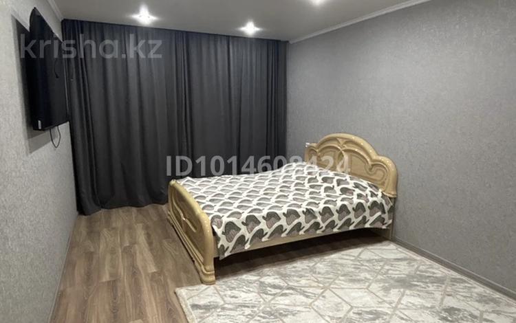 1-комнатная квартира · 35 м² · 1/5 этаж, мкр Строитель 1/3 за 135 000 ₸ в Уральске — фото 2