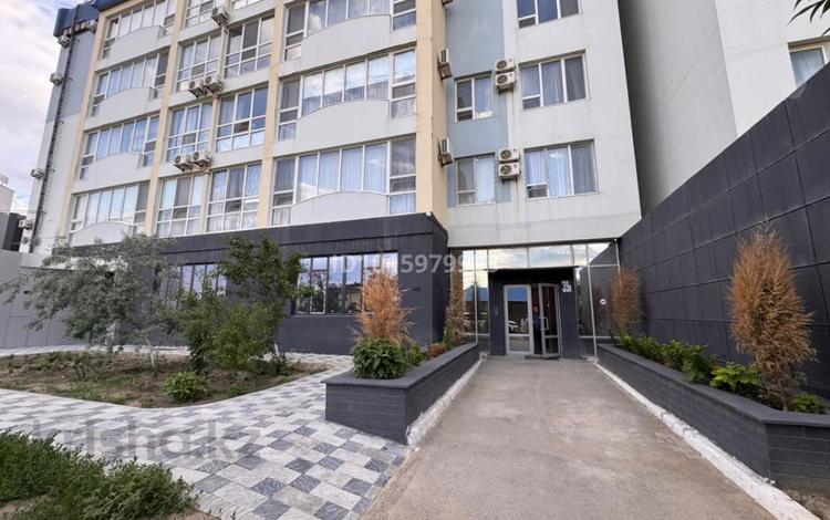 2-комнатная квартира · 120 м², Сатпаева 39В за 250 000 ₸ в Атырау, мкр Авангард-4 — фото 3