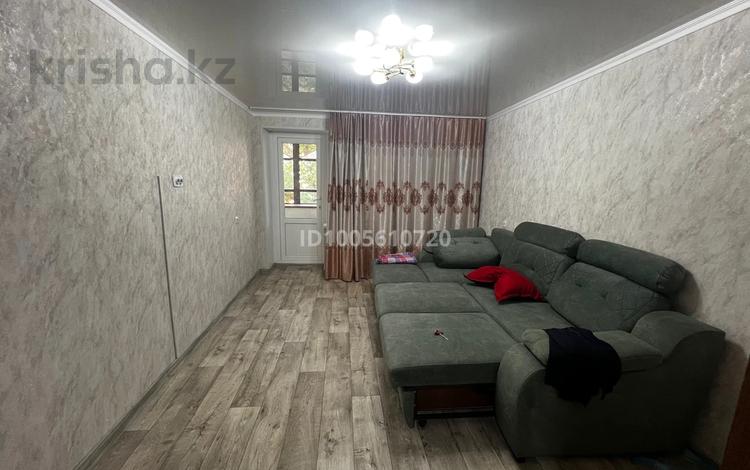 3-комнатная квартира · 63 м² · 4/5 этаж, Ескалиева 245 — Район ревалюция за 27 млн 〒 в Уральске, мкр Школьник — фото 2