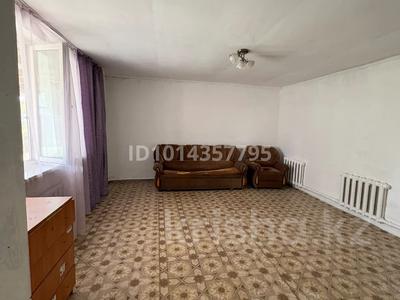 3-бөлмелі пәтер · 75 м² · 1 қабат, Наурызбай батыр 16 — Школа, бағасы: 100 000 ₸ в 