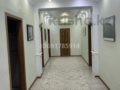 4-комнатная квартира, 118 м², 1/3 этаж, Хакимова 1 1 за 45 млн 〒 в Атырау