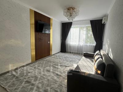 Тәулігіне пәтерлер в Актюбинской обл.: 2-бөлмелі пәтер · 56 м² · 3/5 қабат, мкр 11 — Напротив Керуен, бағасы: 15 000 〒 2-бөлмелі пәтер · 56 м² · 3/5 қабат, мкр 11 — Напротив Керуен, бағасы: 15 000 〒 в Актобе