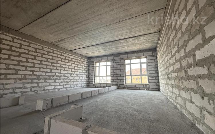 5-бөлмелі пәтер · 253 м² · 2 қабат, Юго-Восток ш/а., ул. Толеубаева, бағасы: 56 млн ₸ в Караганде, Казыбек би р-н — фото 12