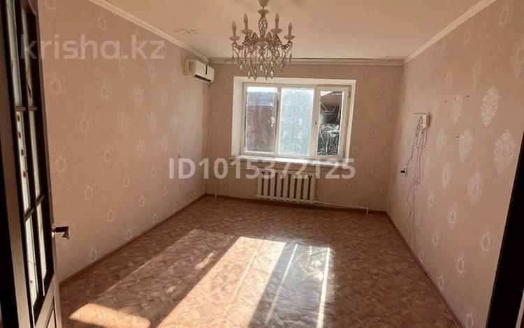 2-комнатная квартира · 50 м² · 6/6 этаж, мкр Жилгородок, Кутузова 50 за 140 000 ₸ в Актобе — фото 2