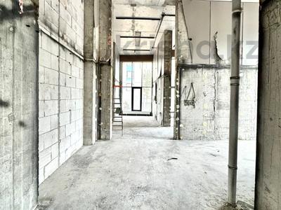 Свободное назначение, офисы, магазины и бутики, общепит, салоны красоты, фитнес и спорт, медцентры и аптеки, образование, конференц-залы, кабинеты и рабочие места, студии · 320 м² за 3.2 млн ₸ в Алматы, Алмалинский р-н