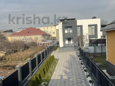 Жеке үй · 7 бөлме · 700 м² · 12 сот., мкр Горный Гигант, Карибжанова 102, бағасы: 8 млн 〒 в Алматы, Медеуский р-н