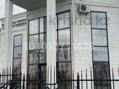 Кеңселер, сұлулық салондары, монша, қонақ үй және демалыс орындары, медорталықтар мен дәріханалар, білім орталықтары, ойын-сауық, кабинеттер және жұмыс орындары · 1100 м², бағасы: 5 млн ₸ в Атырау, мкр Нурсая
