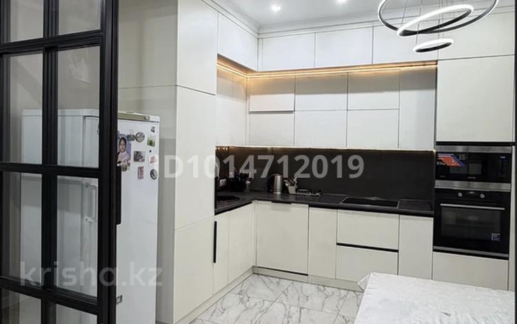 2-бөлмелі пәтер · 79.5 м² · 2/9 қабат, Самал 72/4, бағасы: 41 млн ₸ в Уральске — фото 2