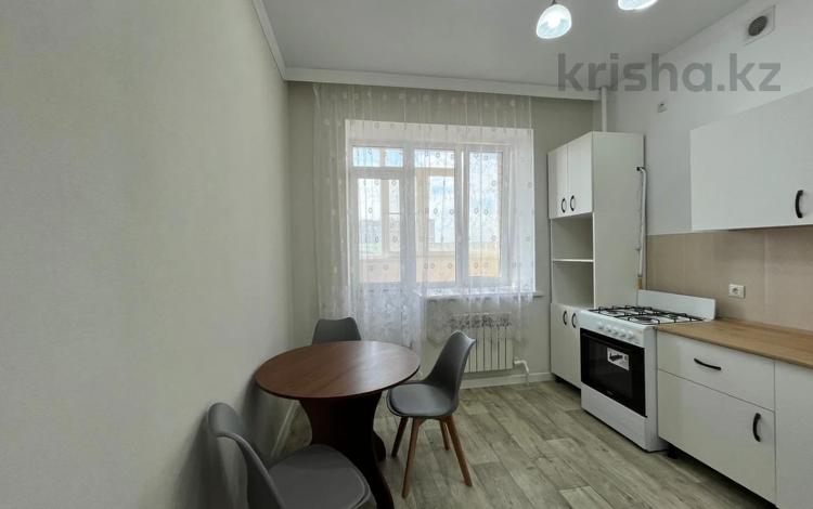 2-комнатная квартира, 74 м², 4/10 этаж помесячно, Алии молдагуловой